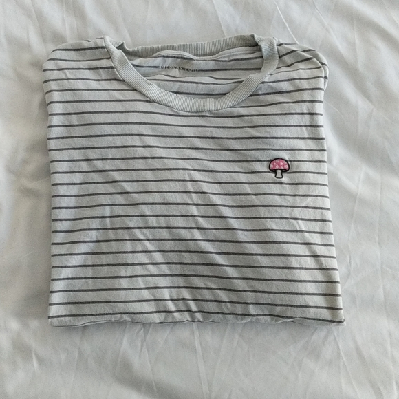 ✨3 for $25✨AE oversized embroidered graphic tee - Picture 4 of 4